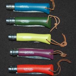 LOT DE 5 COUTEAUX OPINEL DE COULEURS DIFFERENTES