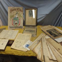 Documents militaires Livre la guerre de 1870, documents divers Je rajoute Une m&eacute;daille de table,