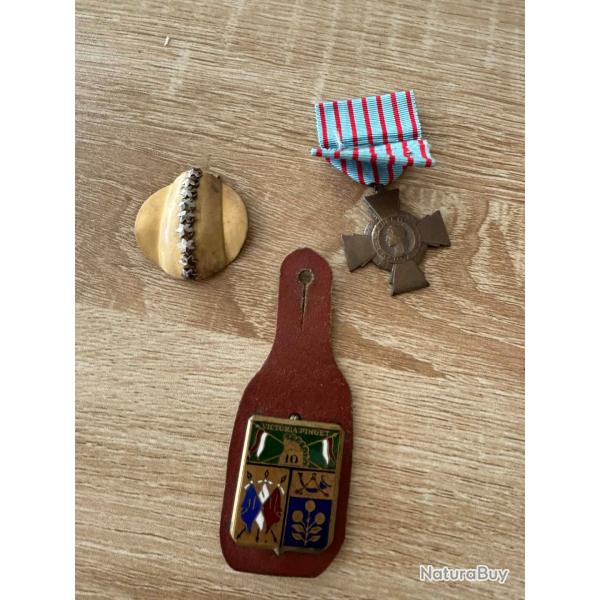 Boucle ceinture et m�daille