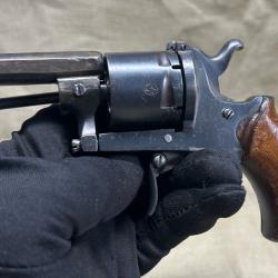 Tr&egrave;s beau r&eacute;volver de poche -  calibre 8 mm