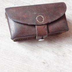 1945 : Trousse, pochette &agrave; mat&eacute;riel, entretien parabellum P06, P06/24 Suisse ou r&eacute;volver 1882/29.