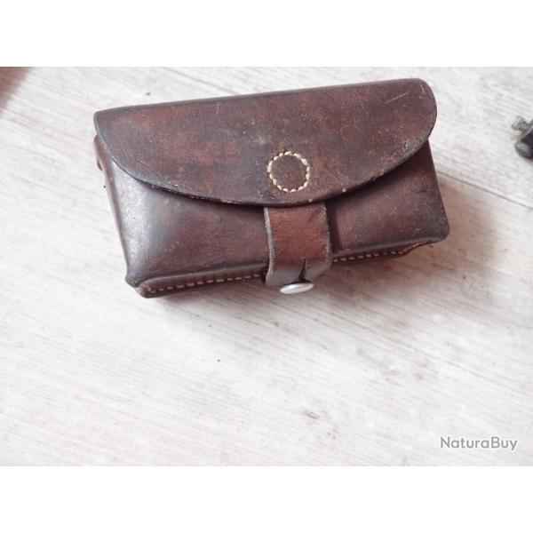 1945 : Trousse, pochette � mat�riel, entretien parabellum P06, P06/24 Suisse ou r�volver 1882/29.