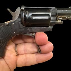 tr&egrave;s beau revolver 6 mm velodog