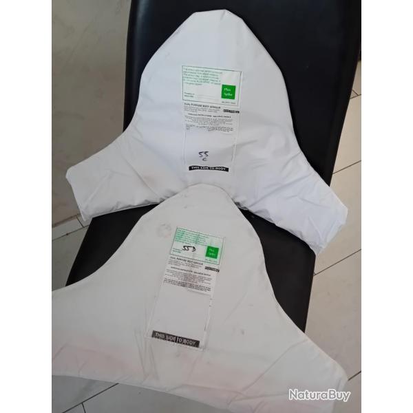 Ench�re lot de 2 plaques balistiques contre les armes de poings et les lames HAWK 53X38