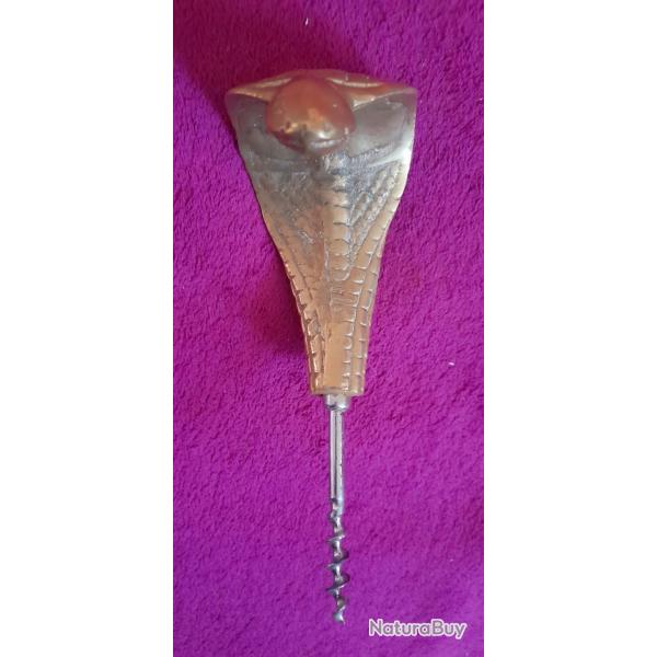 Tire bouchon en forme de serpent cobra