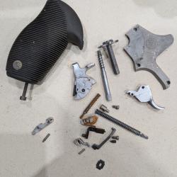 Lot de pi&egrave;ces d&eacute;tach&eacute;es TAURUS Tracker