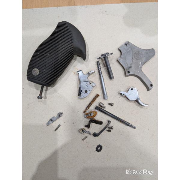 Lot de pi�ces d�tach�es TAURUS Tracker