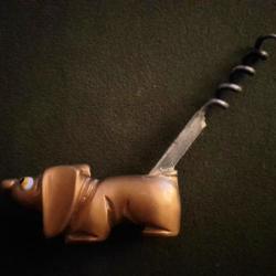 Tire bouchon chien art deco en bak&eacute;lite