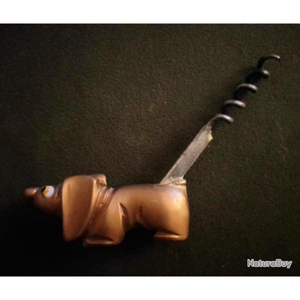 Tire bouchon chien art deco en bak�lite