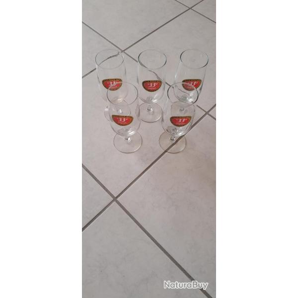 Lot de 10 verres � bi�re : 5 : 33 export, 3 Vega, 2 Reuze Bier,