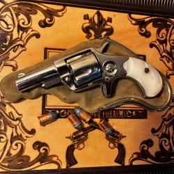 Exceptionnel COLT NEW LINE 1er mod&egrave;le cal. 41 RF - proche du neuf - plaquettes nacre naturelle