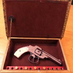 MAGNIFIQUE COFFRET OCCASION POUR REVOLVER CAL: 32 SAFETY FIRST MODEL S&W SHORT + UNE RAMPE A TROUS