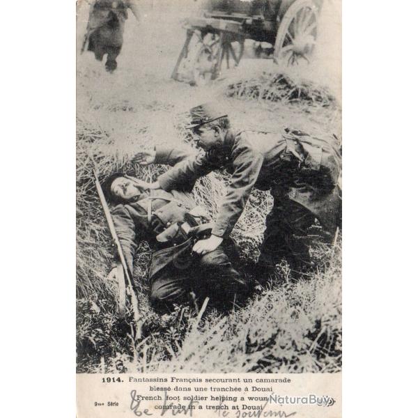 CPA - Grande Guerre - 1914 - Soldat Secourant son Camarade Bless� - N�7585