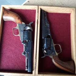 Coffret en bois pour petites armes de poings ou autres ext. 25x14x6 . Int 23,5x12 5 cm .