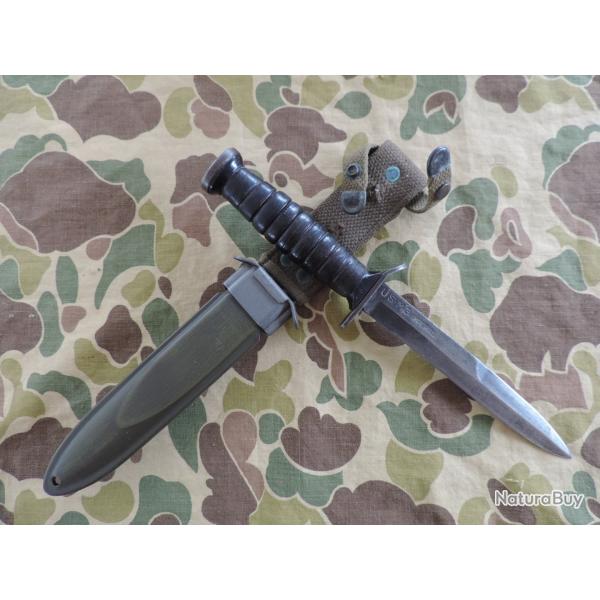 Poignard USM3 Imperial avec marquage sur lame, poign�e avec entretoises noires.