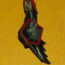 7&deg; R&eacute;giment de Chasseurs, aigle en relief, vert fonc&eacute;, 2 pontets ,&nbsp;&nbsp;FABRICANT&nbsp;DELSART SENS&nbsp;,HOMOLOGA