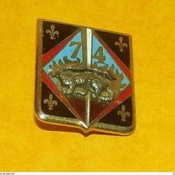 74&deg; R&eacute;giment d'Infanterie, &eacute;mail, sol marron fonc&eacute;, marquage droit, FABRICANT&nbsp;ARTHUS BERTRAND&nbsp;PARIS,