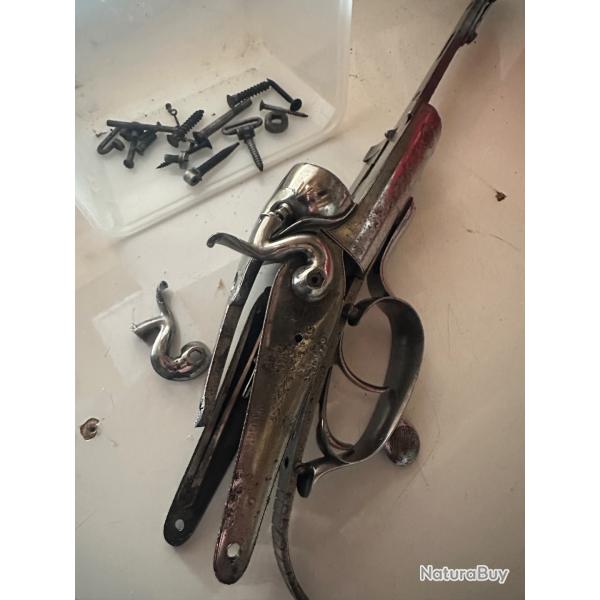 Lot de pi�ces d�tach�es juxtapos�s ancien