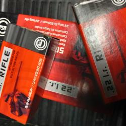 500 Balles jamais d&eacute;ball&eacute; 22LR rifle GECO et 500 en boite vrac WINCHESTER plomb.