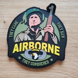INSIGNE EN PVC TYPE VELCRO "AIRBORNE,THEY CONQUERED"