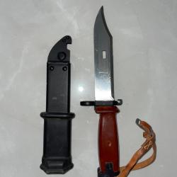 Ba&iuml;onnette AK-47 / AKM sovi&eacute;tique type 1 (6X3) avec fourreau - poign&eacute;e bak&eacute;lite