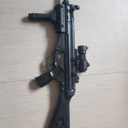 Airsoft Aeg G3 Sas 6mm avec visee point rouge poign&eacute;e ris et deux chargeurs