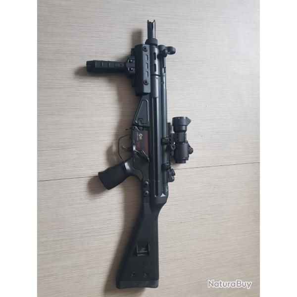 Airsoft Aeg G3 Sas 6mm avec visee point rouge poign�e ris et deux chargeurs