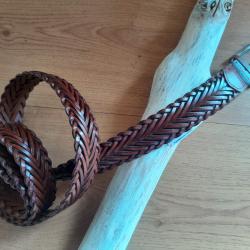 Belle ceinture Cuir tress&eacute;. 105 / 115 cm.