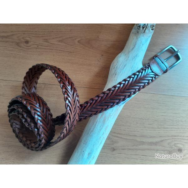 Belle ceinture Cuir tress�. 105 / 115 cm.