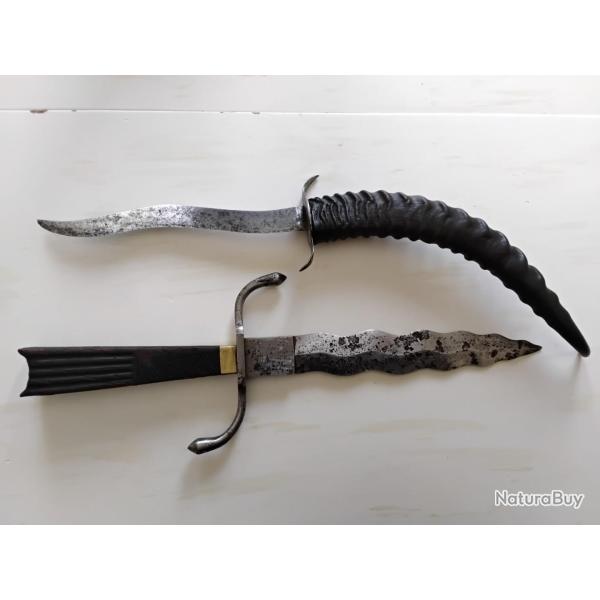 Paire de poignards � lames serpentines