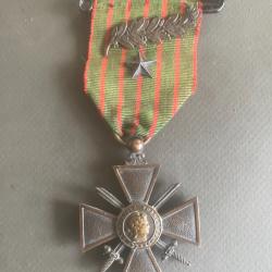 une m&eacute;daille croix de guerre 1914 / 1918 dans sa boite (ma r&eacute;f: 10 &sect;&sect; )