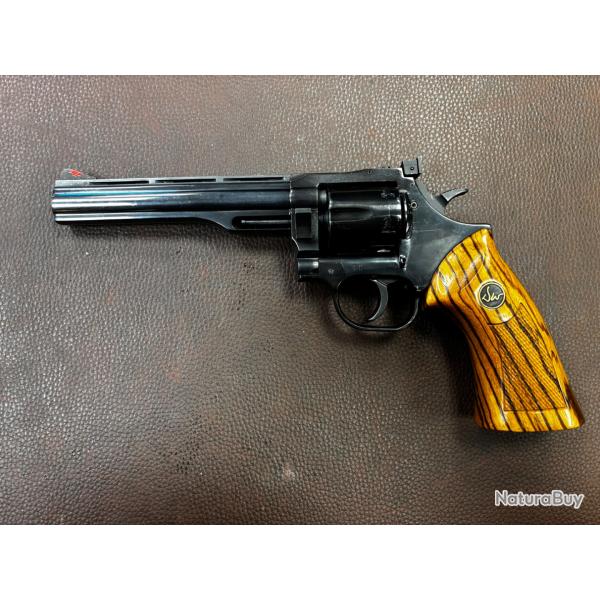 Revolver Dan Wesson 22