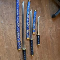Lot 3 katanas