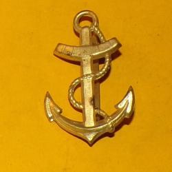 ANCRE DE MARINE POUR CASQUE COLONIAL , DIMENSION 55 MM ,  FABRICANT SANS , HOMOLOGATION SANS   ,BON