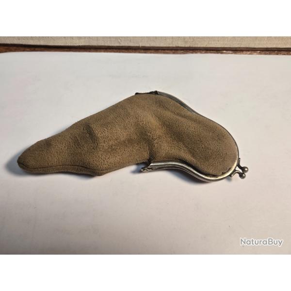 Revolver belge calibre .320, surnomm� ��British Bulldog��