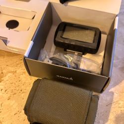 GPS Garmin Foretrex 701 Ballistic - Quasi neuf, complet avec protection vert arm&eacute;e / GPS militaire