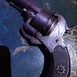 Robuste revolver &agrave; broche cadre ferm&eacute;