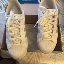 Basket adidas femme P 38 tr&egrave;s bon &eacute;tat