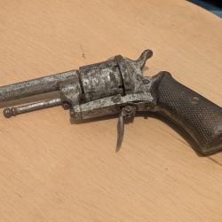 Ancien revolver a broche Lefaucheux a restaurer ou pour piece
