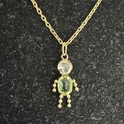 Collier en or massif 18 carats avec pendentif  bonhomme - enfant - jouet