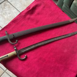 Lot de deux ba&iuml;onnettes chassepot, pas de prix de r&eacute;serve