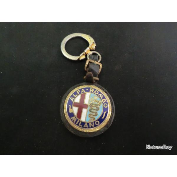 ancien porte cl� �maill�e sur cuir  alfa romeo milano