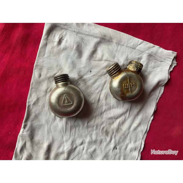 Lot de deux huiliers pour fusil Mosin nagant, pas de prix de r�serve.