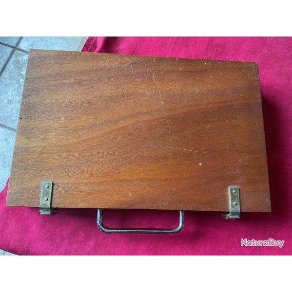 Bo�te en bois pour revolvers ou autres, pas de prix de r�serve.