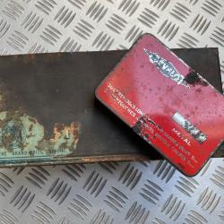 Bo&icirc;tes m&eacute;talliques anciennes