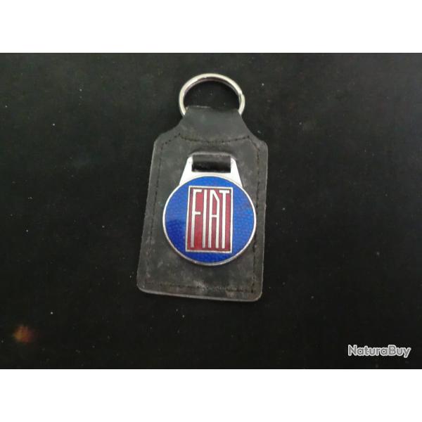 ancien porte cl� �mail  support cuir fiat