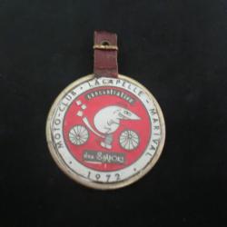ancien porte cl&eacute; &eacute;mail  support cuir moto club lacapelle marival  1972