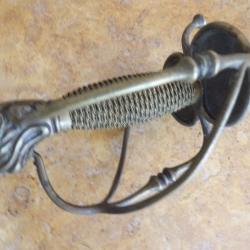 sabre forte &eacute;p&eacute;e cavalerie dite Wallone lame grav&eacute;e filigranne &eacute;pais t&ecirc;te de lion