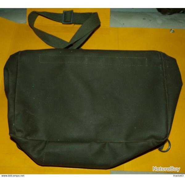 ARMEE ALLEMANDE : HOUSSE DE MAG AVEC SANGLES , TAMPON SUR LE SAC BIEN LISIBLE , PERIODE APRES GUERRE