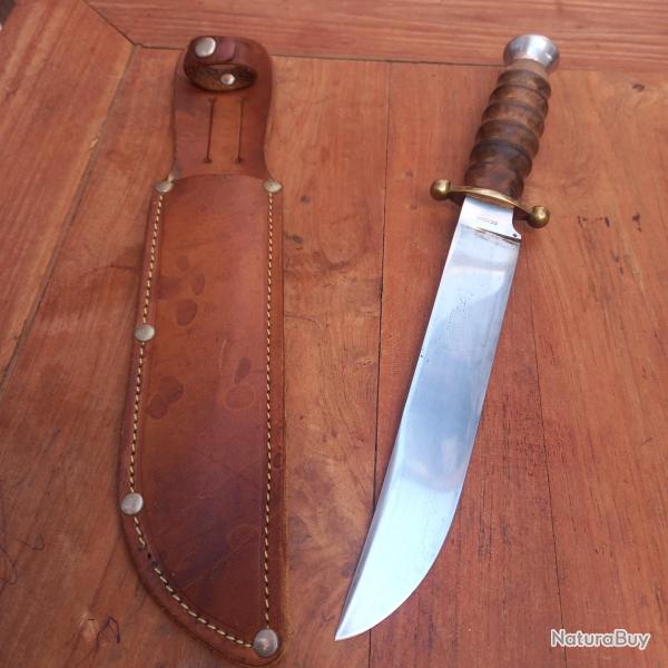 Tr�s Grand Couteau SABATIER JEUNE FORG� Manche en Bois avec  Fourreau en cuir